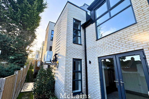 undefined, 2-Bed Flat on Seymour Ave, Luton, Bedfordshire, LU1