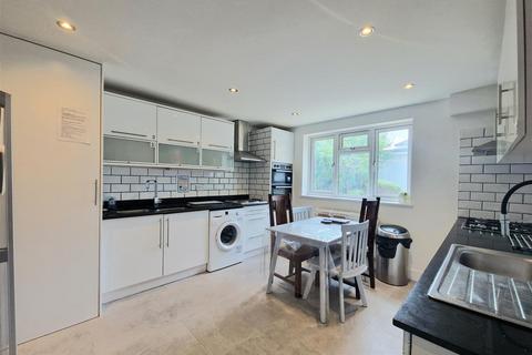 undefined, DOUBLE ROOM IN SHARED HOUSE