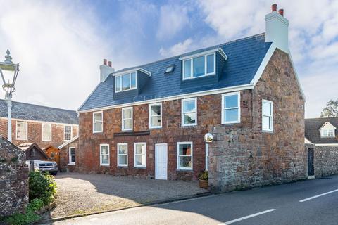 5 bedroom detached house for sale, Maison de Faldouet
