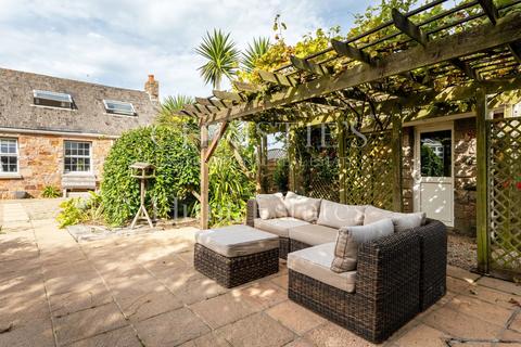 4 bedroom detached house for sale, Le Hurel Cottage