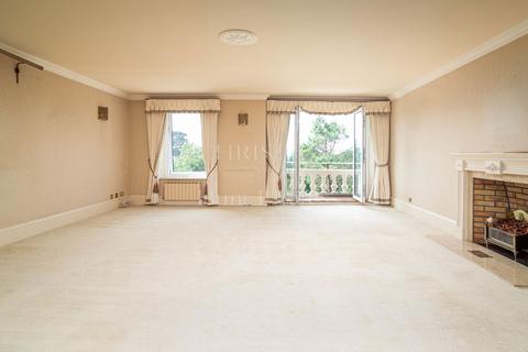 2 bedroom flat for sale, Apt 9 Chateau Des Roches