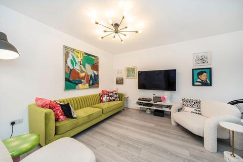 2 bedroom flat to rent, Porchester Square, London W2
