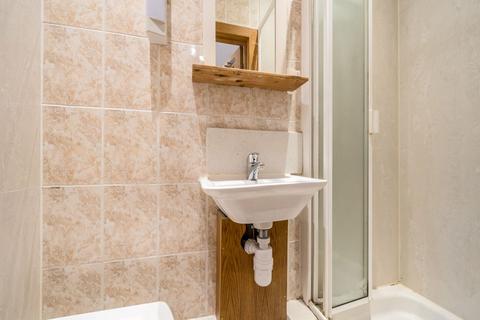 Studio to rent, Glendower Place, London SW7