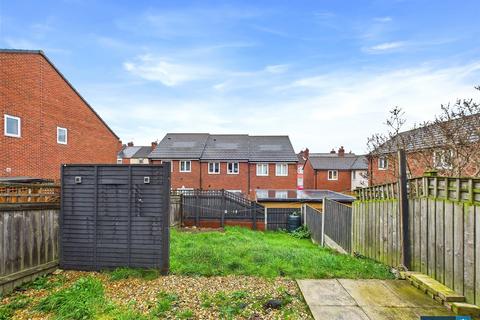 2 bedroom semi-detached house to rent, North Street, Doncaster, South Yorkshire, DN4