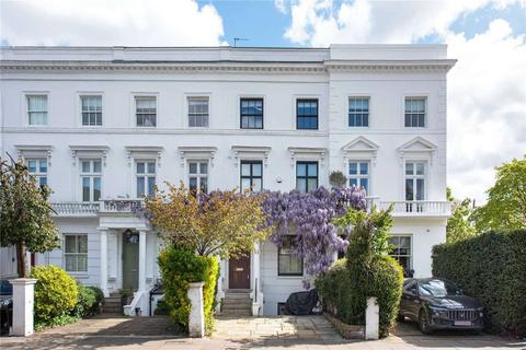 3 bedroom apartment to rent, Earls Court Road, W8