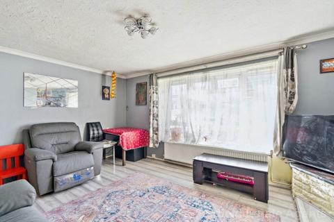 2 bedroom flat for sale, Lincoln Drive, South Oxhey