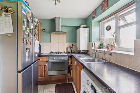 2 bedroom flat for sale, Lincoln Drive, South Oxhey