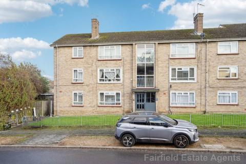 2 bedroom flat for sale, Lincoln Drive, South Oxhey, Watford, WD19