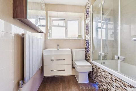 2 bedroom flat for sale, Lincoln Drive, South Oxhey, Watford, WD19