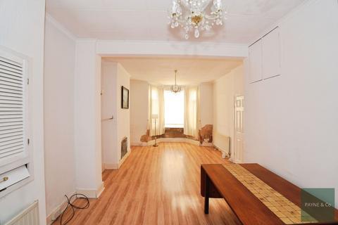 3 bedroom end of terrace house for sale, Perth Road, Ilford, IG2
