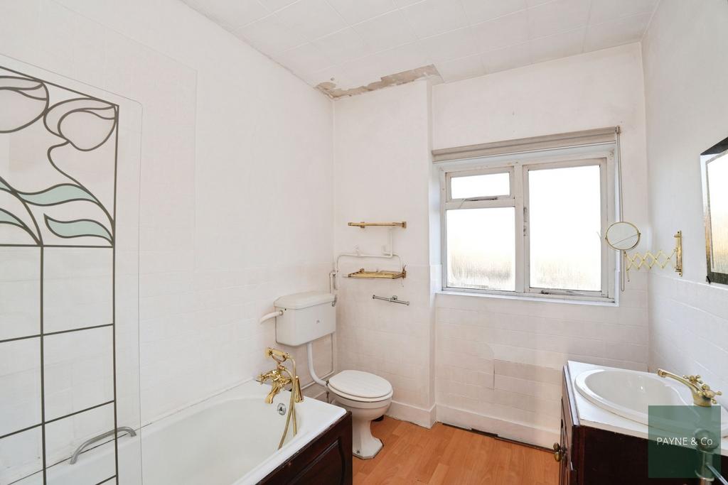 First Floor Bathroom/WC