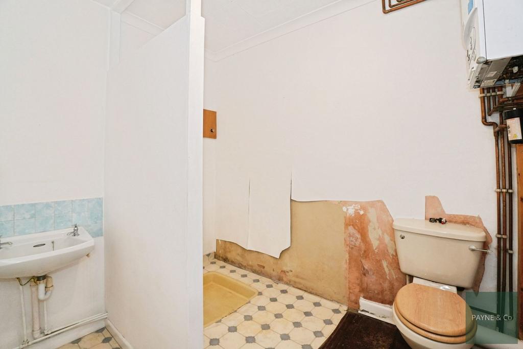 Ground Floor Shower/WC