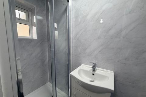 undefined, Ivy Road, Hounslow TW3