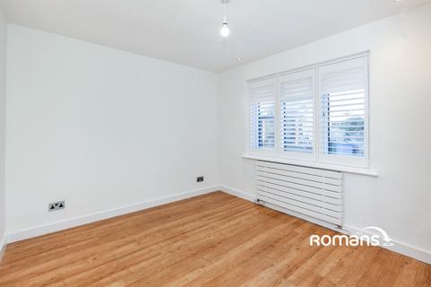 3 bedroom bungalow to rent, Bourne Avenue, Windsor, SL4
