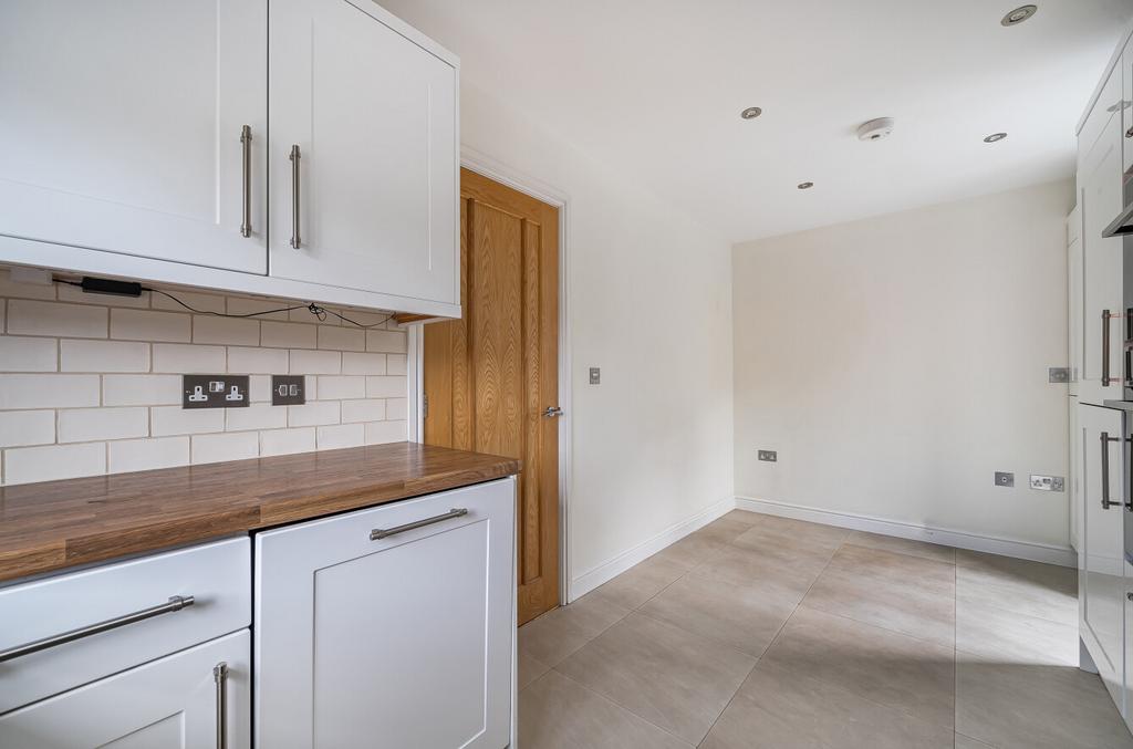 1386947-9-692ef40...