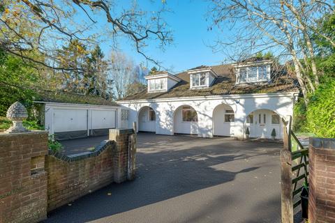 4 bedroom detached house for sale, Dickens Heath Road, Shirley, B90