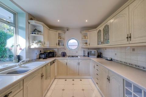 4 bedroom detached house for sale, Dickens Heath Road, Shirley, B90