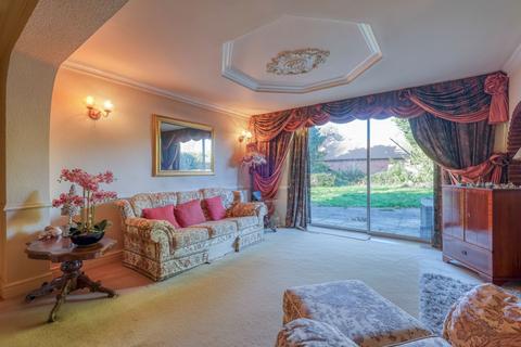 4 bedroom detached house for sale, Dickens Heath Road, Shirley, B90