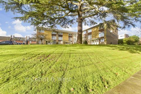 2 bedroom ground floor flat for sale, Cotswold Court, Horsham RH13