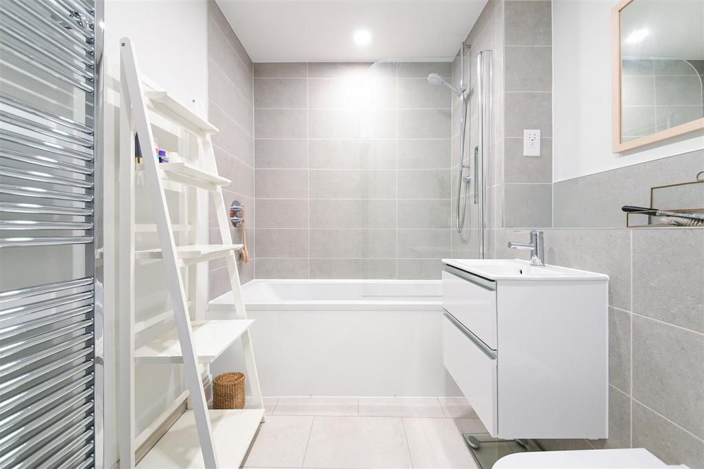 DE CLARE COURT (4).jpg