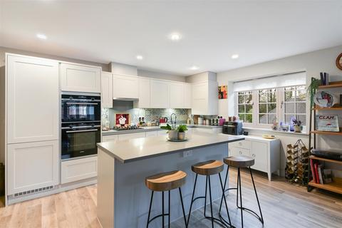 2 bedroom apartment for sale, Chequers Lane, Walton On The Hill, Tadworth