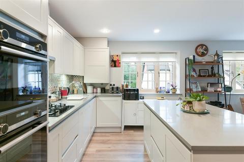 2 bedroom apartment for sale, Chequers Lane, Walton On The Hill, Tadworth