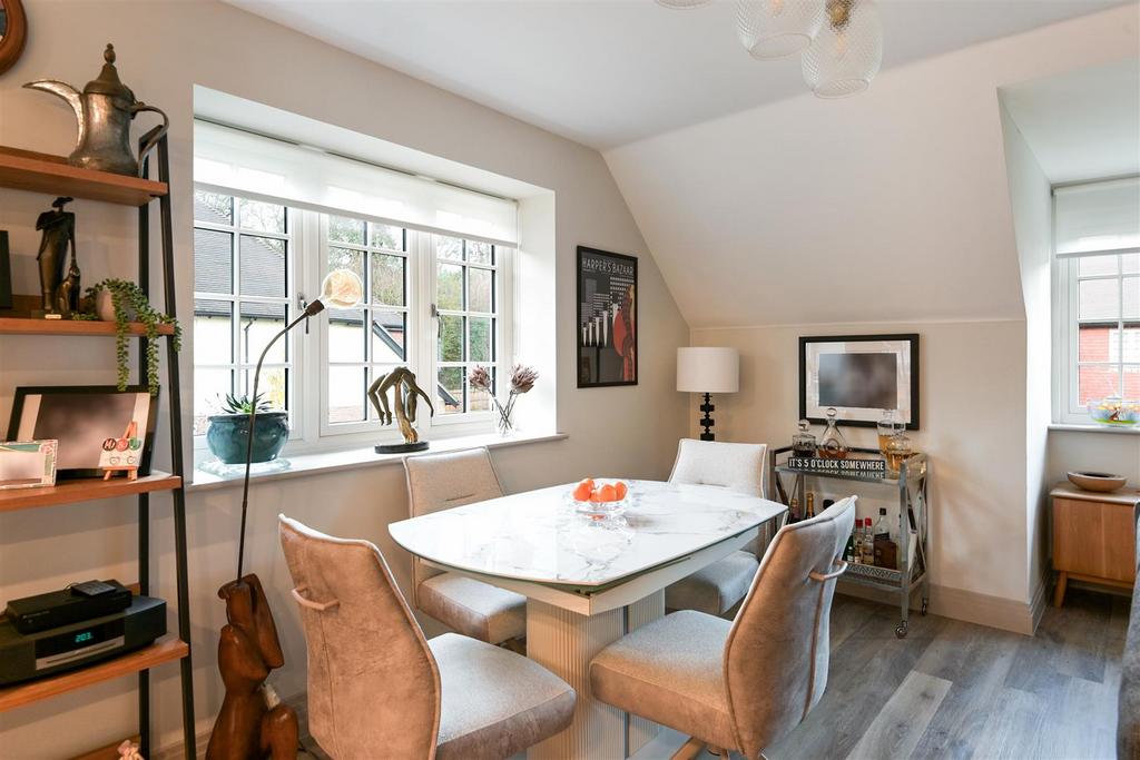 DE CLARE COURT (11).jpg