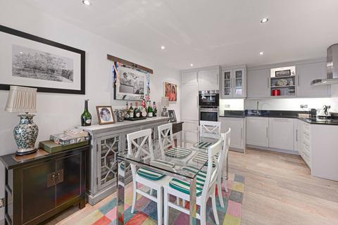 1 bedroom flat to rent, Roland Gardens, South Kensington, London, SW7
