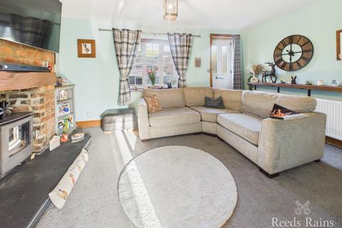 2 bedroom end of terrace house for sale, Station Road, Scarborough YO12