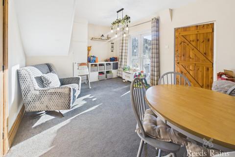 2 bedroom end of terrace house for sale, Station Road, Scarborough YO12