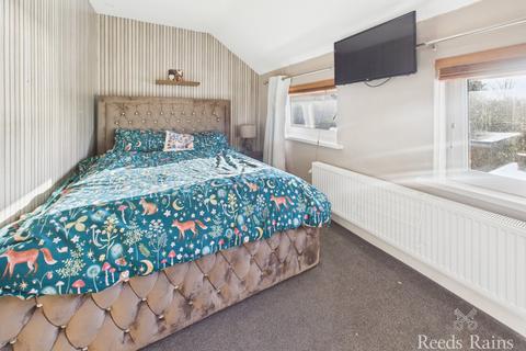 2 bedroom end of terrace house for sale, Station Road, Scarborough YO12