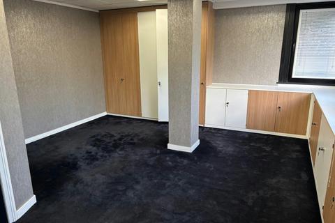 Office to rent, 53 Theobald St Borehamwood WD6 4RT