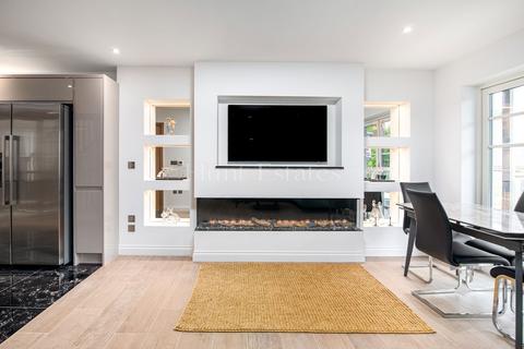 3 bedroom end of terrace house for sale, 3 Cranworth Mews