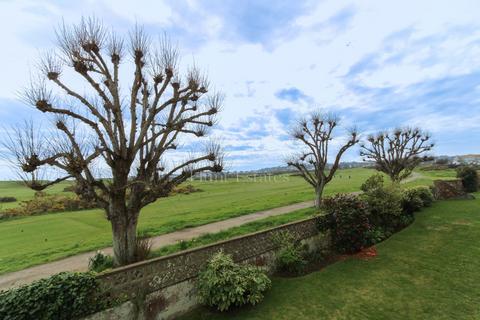 2 bedroom flat for sale, Apt 8 Links Court