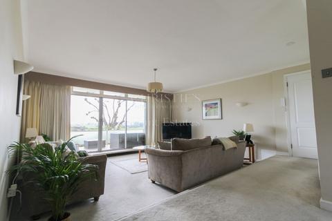 2 bedroom flat for sale, Apt 8 Links Court