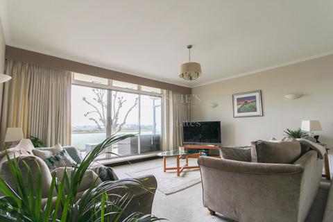 2 bedroom flat for sale, Apt 8 Links Court