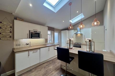 4 bedroom terraced house to rent, Chillingham Road, Newcastle Upon Tyne