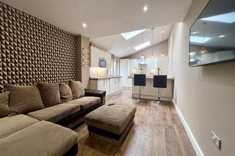 4 bedroom terraced house to rent, Chillingham Road, Newcastle Upon Tyne