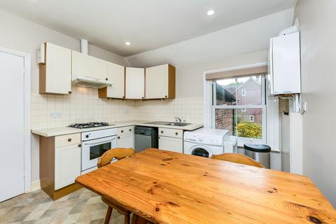 2 bedroom flat to rent, Wey Hill, Haslemere, GU27
