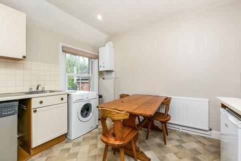 2 bedroom flat to rent, Wey Hill, Haslemere, GU27