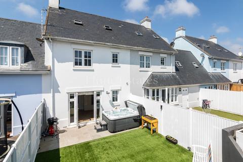 3 bedroom terraced house for sale, Maison Claire