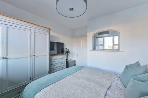 2 bedroom flat to rent, Dorset Road, SW8, Oval, London, SW8
