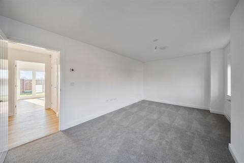 4 bedroom semi-detached house to rent, Upton NN5