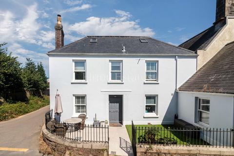 undefined, La Piece Du Mauger Cottage