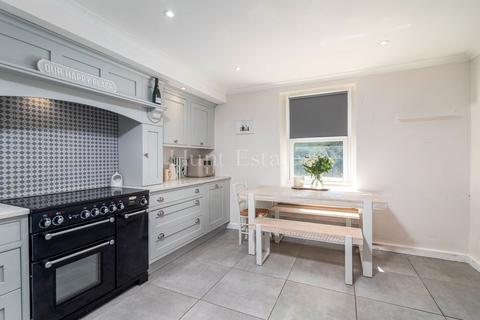 undefined, La Piece Du Mauger Cottage