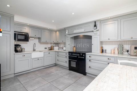 undefined, La Piece Du Mauger Cottage