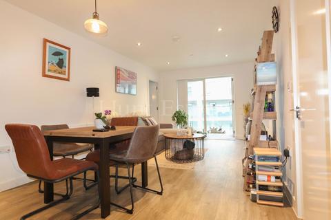 2 bedroom flat for sale, Apt W301 Metropol West