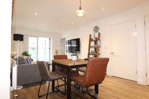 2 bedroom flat for sale, Apt W301 Metropol West