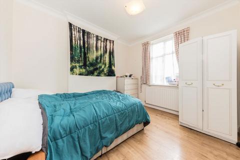 undefined, Gunnersbury Avenue, London W5