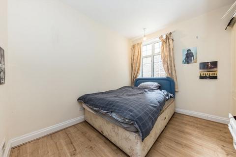 undefined, Gunnersbury Avenue, London W5